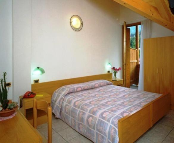 Hotel Serena Dimaro Esterno foto