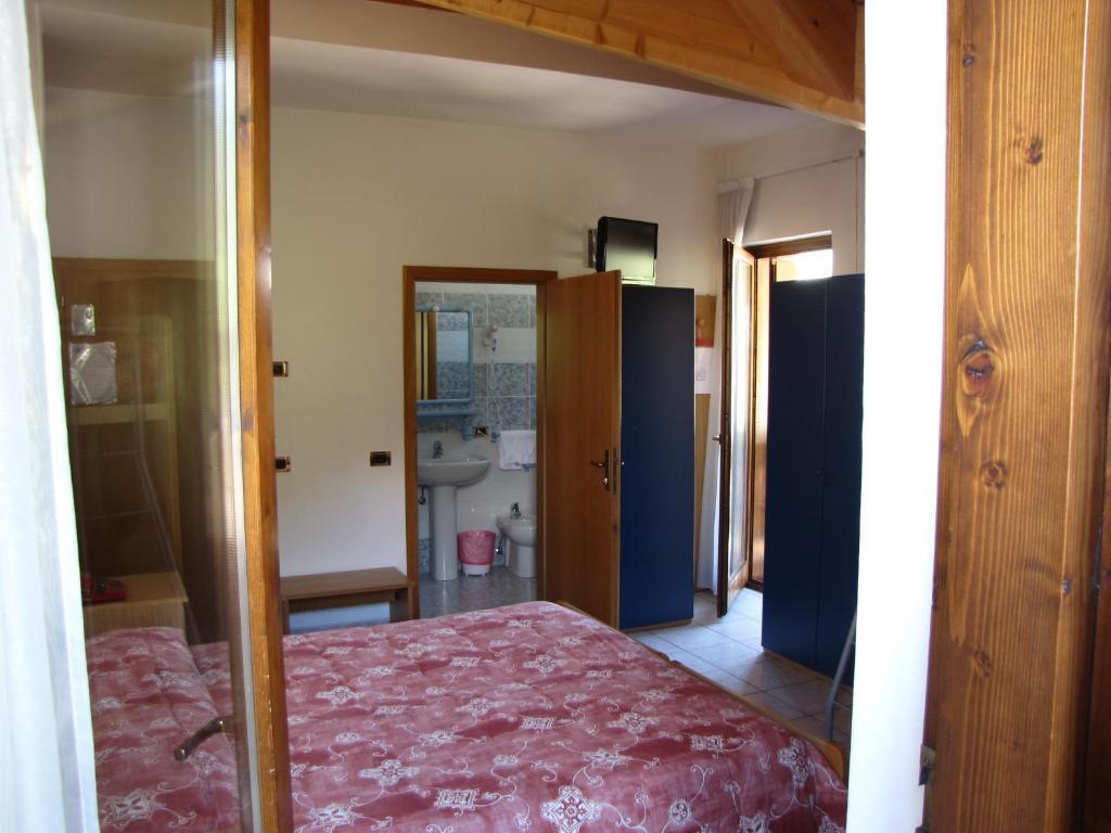 Hotel Serena Dimaro Camera foto