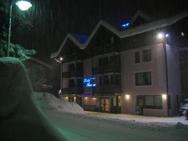 Hotel Serena Dimaro Esterno foto